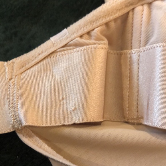 Assets by Spanx flawless finish strapless cupped mid thigh bodysuit (NO STRAPS) - Picture 8 of 11